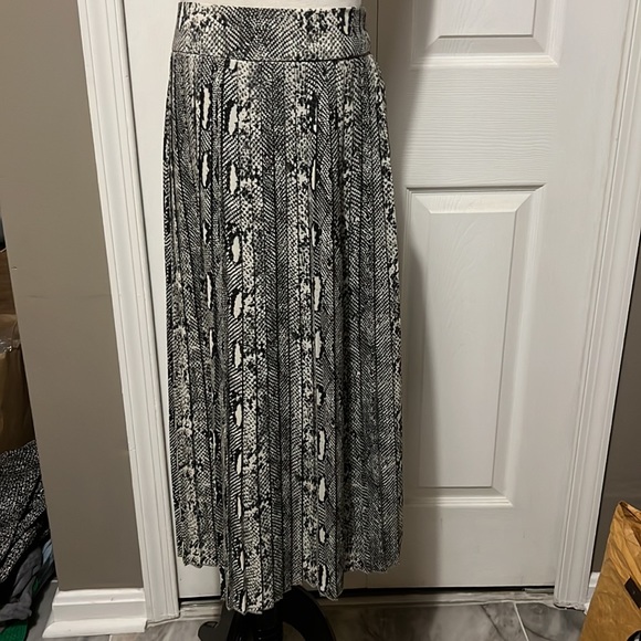 J. Crew Skirt Animal Print Midi Pleated Full Womens Size 6 - Picture 3 of 8